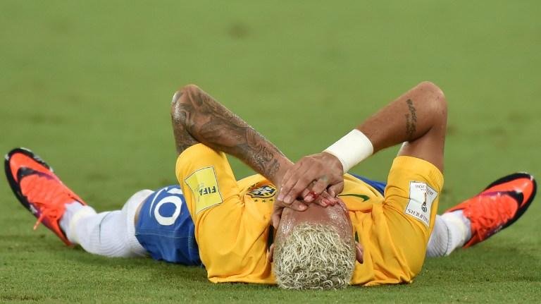 Cotovelada causou sangramento em Neymar