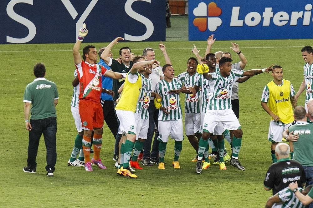 Time comemora empate diante do Fortaleza 