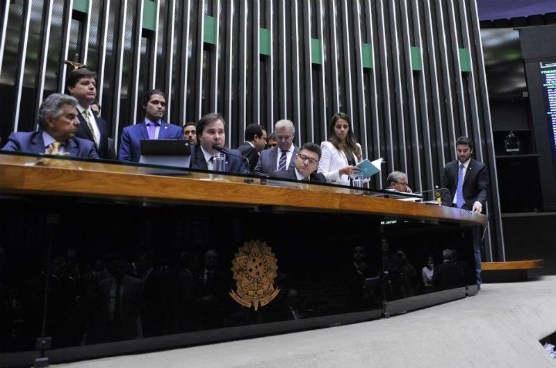 C&acirc;mara retira exig&ecirc;ncia de intervalo para agilizar vota&ccedil;&atilde;o da PEC do teto