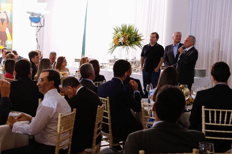 Presidente salientou import&acirc;ncia da medida para "retomar gera&ccedil;&atilde;o de empregos"