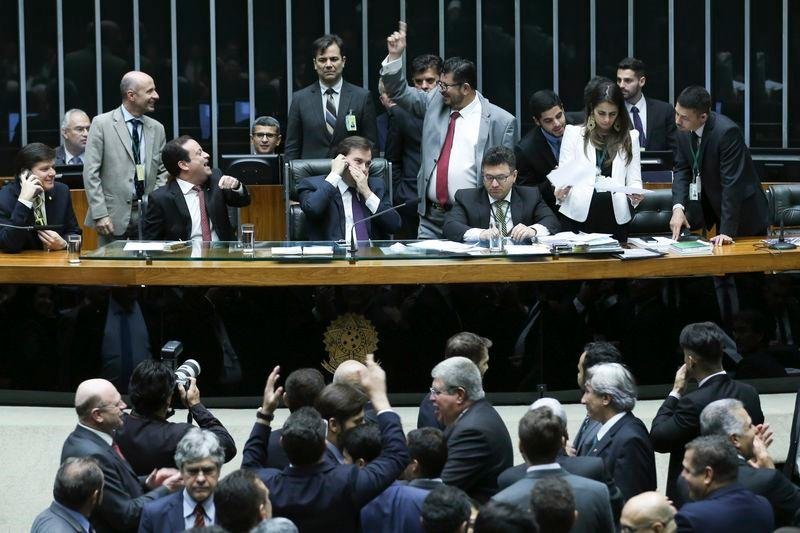 Base aliada impediu altera&ccedil;&otilde;es no texto que pretendiam reduzir restri&ccedil;&otilde;es dos pr&oacute;ximos 20 anos
