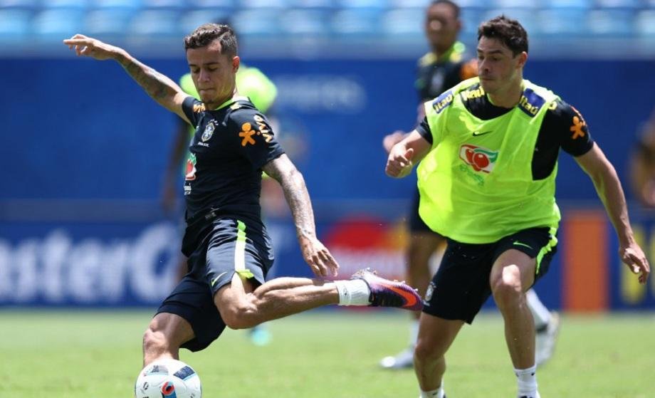 Coutinho permanece como titular e Giuliano volta para o banco