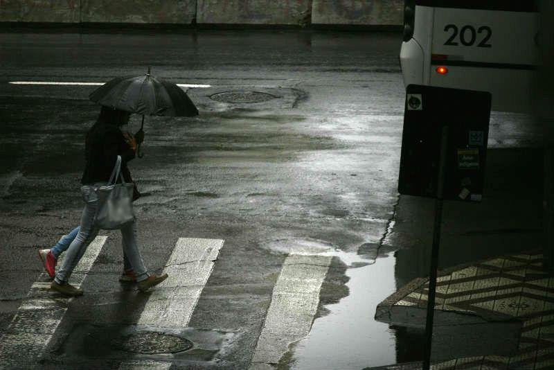 Rio Grande do Sul ter&aacute; sequ&ecirc;ncia de dias com chuva excessiva, alerta meteorologia