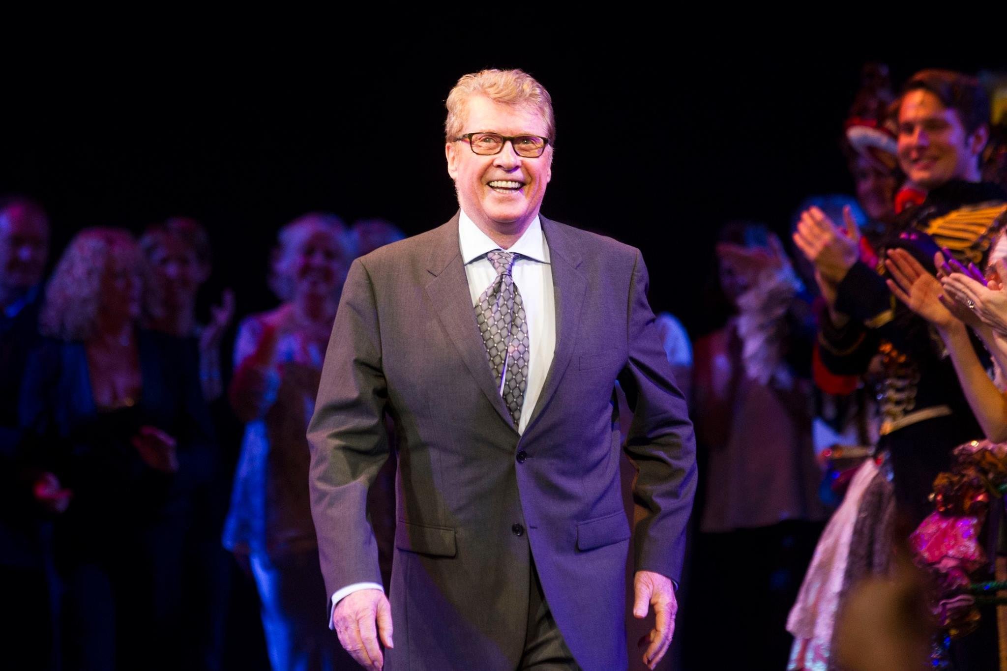 Michael Crawford surpreendeu os espectadores ao aparecer no palco
