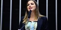 PR abre processo para expulsar Clarissa Garotinho por ter votado contra PEC 