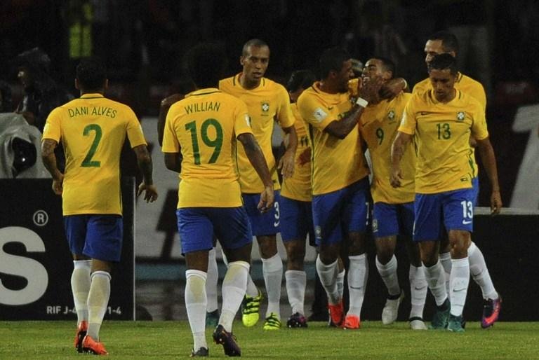 Sele&ccedil;&atilde;o n&atilde;o mostrou grande futebol, mas superou donos da casa por 2 a 0, ao natural