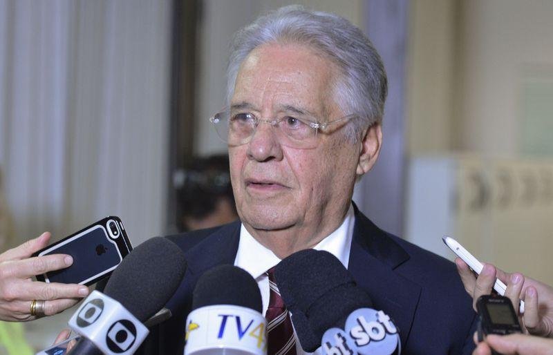 Ex-presidente classificou que a medida ser&aacute; o primeiro passo para tirar o Pa&iacute;s da crise