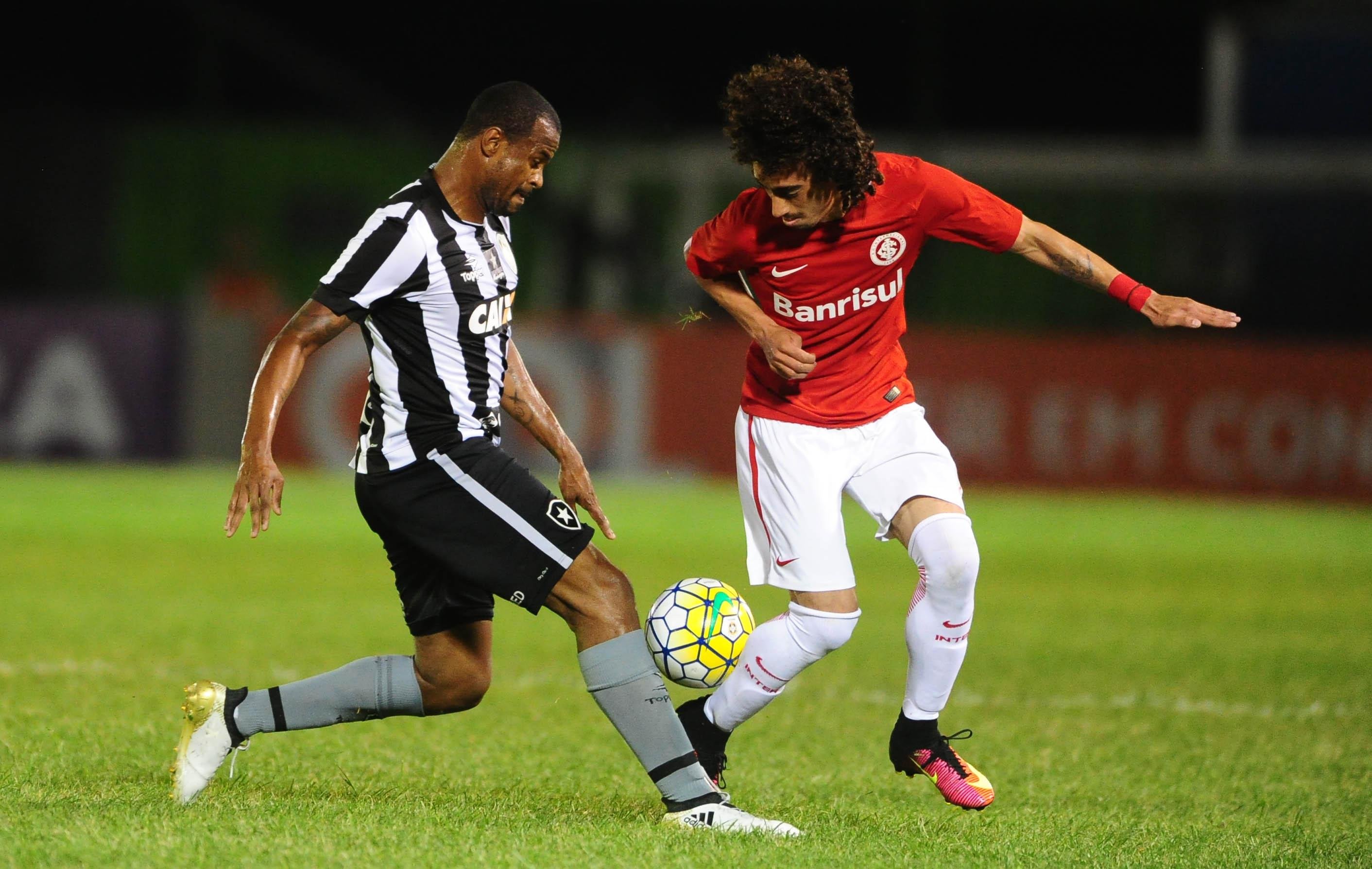 Colorado fez jogo equilibrado e sofreu 1 a 0 de p&ecirc;nalti no fim da partida