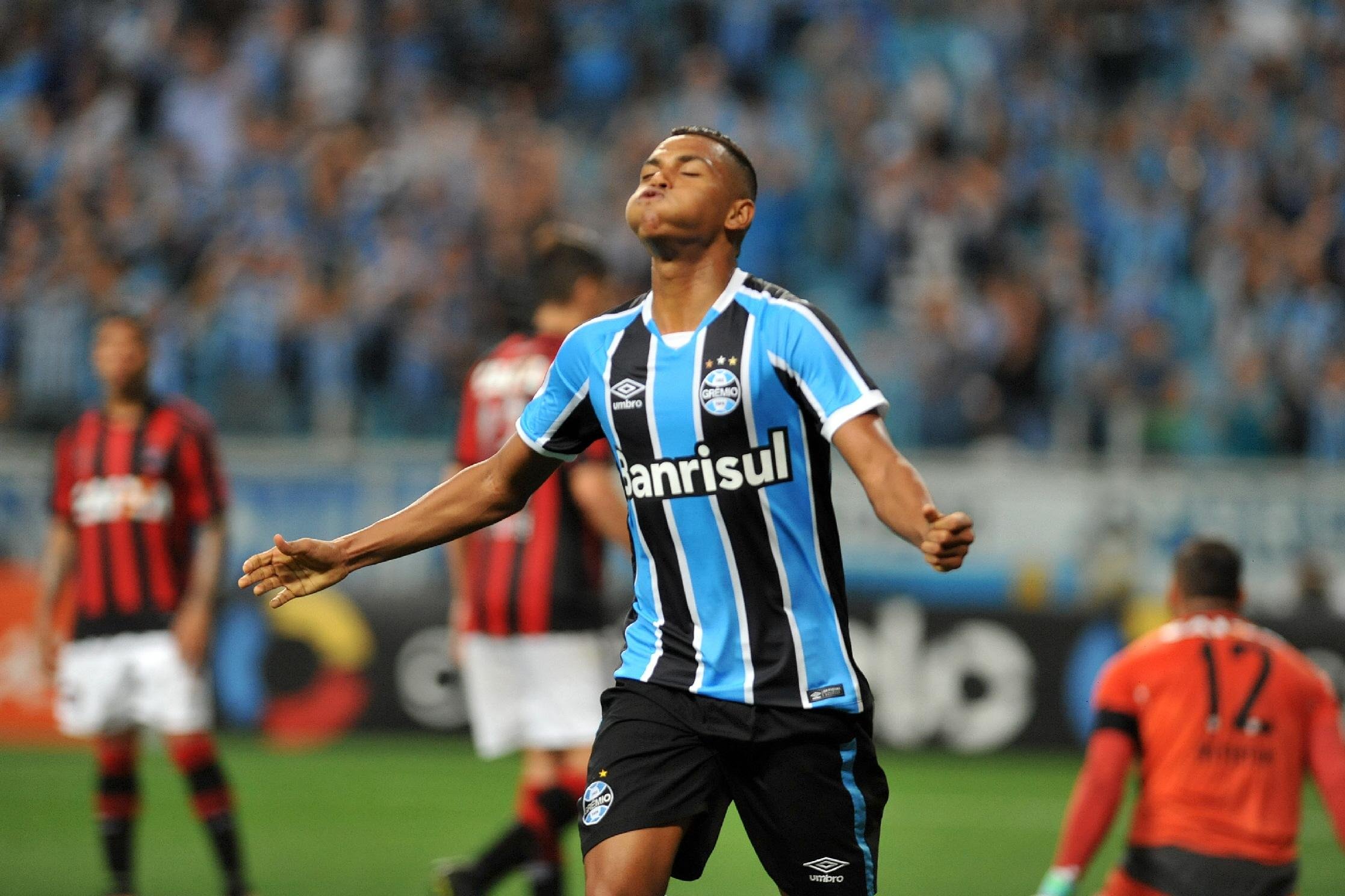 Tricolor dominou amplamente a partida e placar de 1 a 0 ficou magro para futebol mostrado na Arena