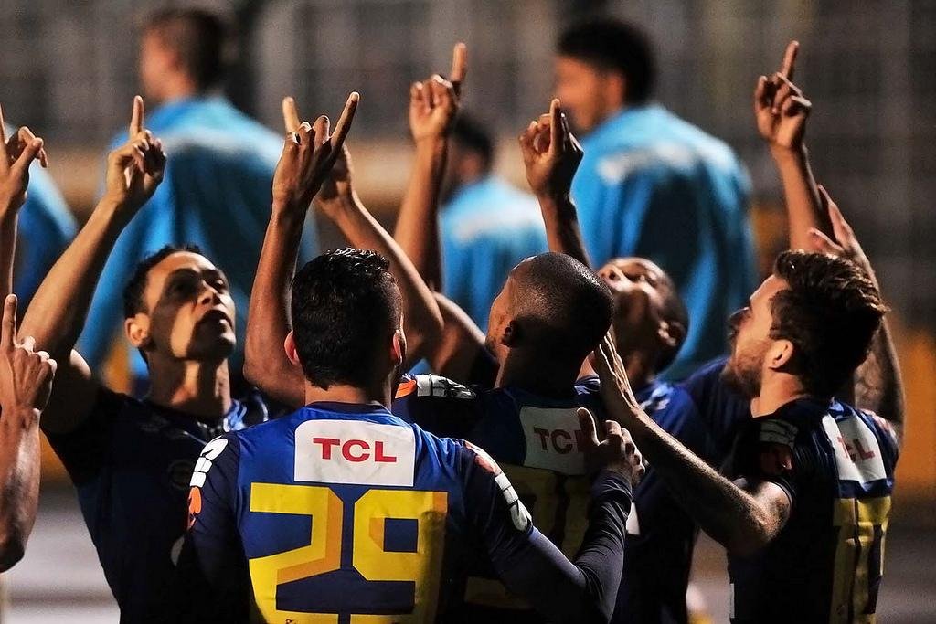 Com gol de Copete no inicio do segundo tempo, peixe foi a 54 pontos