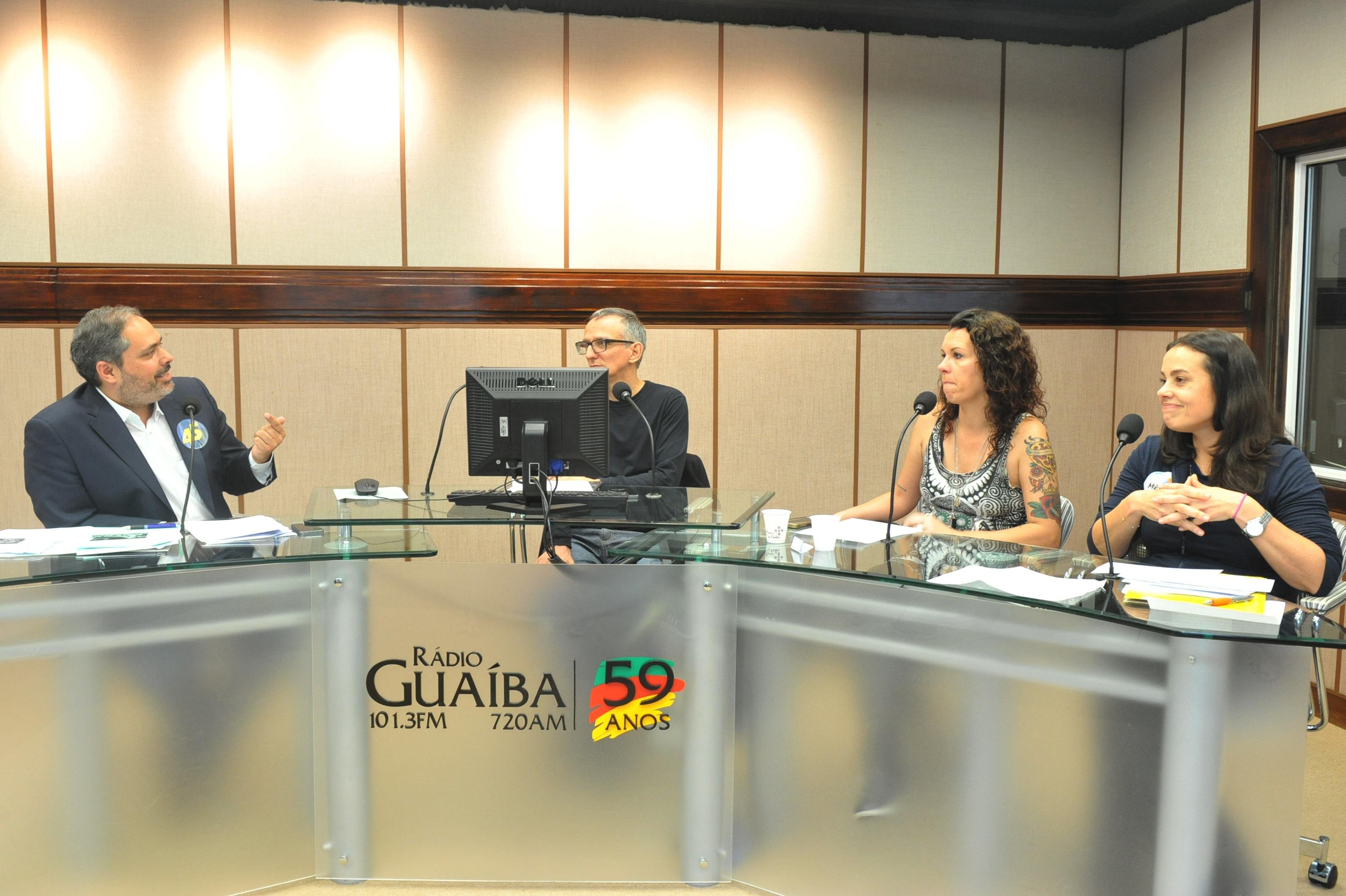 Gustavo Paim e Juliana Brizola debateram na R&aacute;dio Gua&iacute;ba nesta sexta