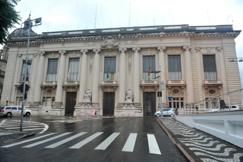 Piratini paga altera&ccedil;&otilde;es de n&iacute;vel do magist&eacute;rio relativos a 2014