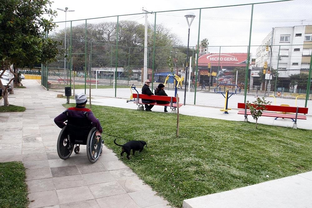 DMLU assume gerenciamento da limpeza de pra&ccedil;as e parques em Porto Alegre