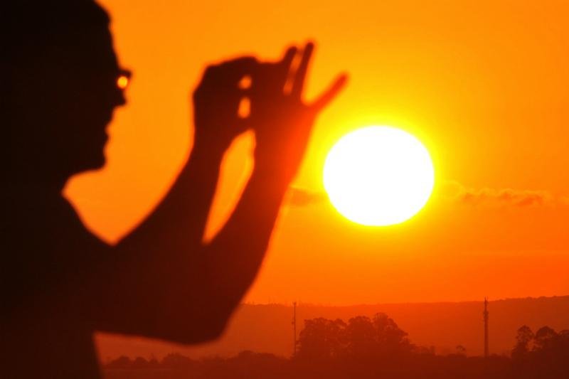 Hor&aacute;rio de ver&atilde;o come&ccedil;a &agrave; meia-noite