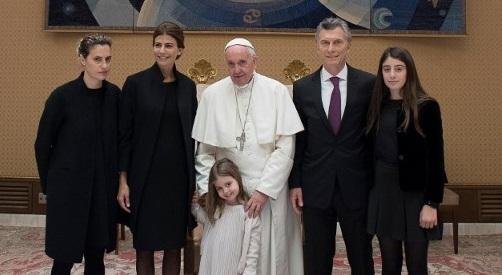 Papa recebeu presidente da Argentina, Mauricio Macri, acompanhado da fam&iacute;lia