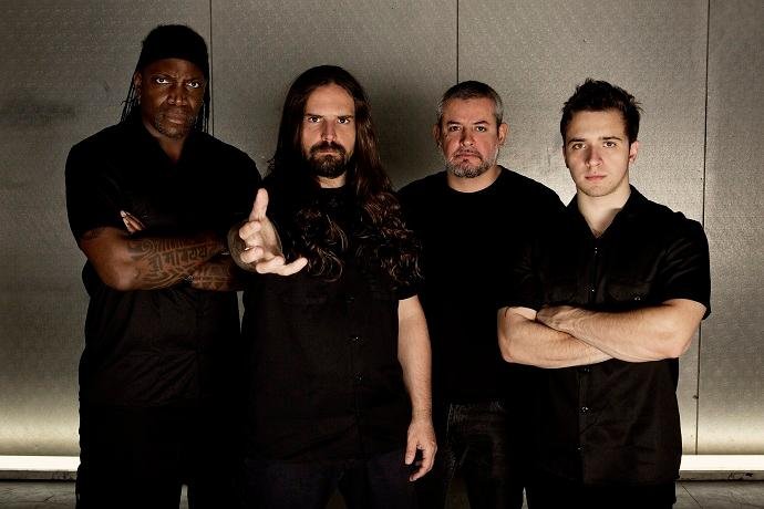 M&uacute;sicas essenciais da trajet&oacute;ria do grupo integram o show