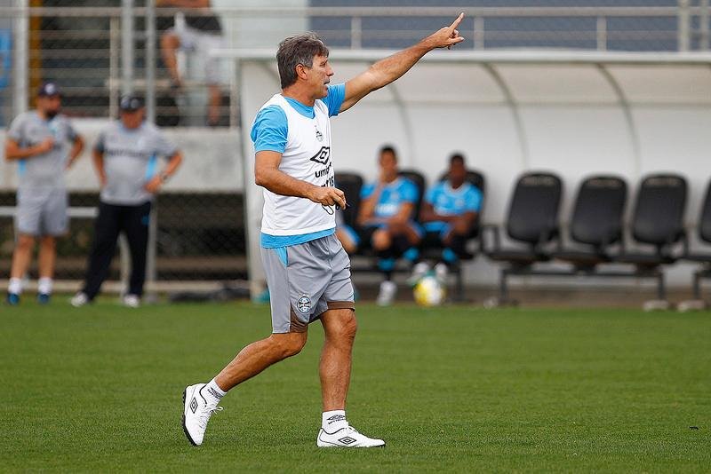 Gr&ecirc;mio busca vit&oacute;ria para entrar no G6