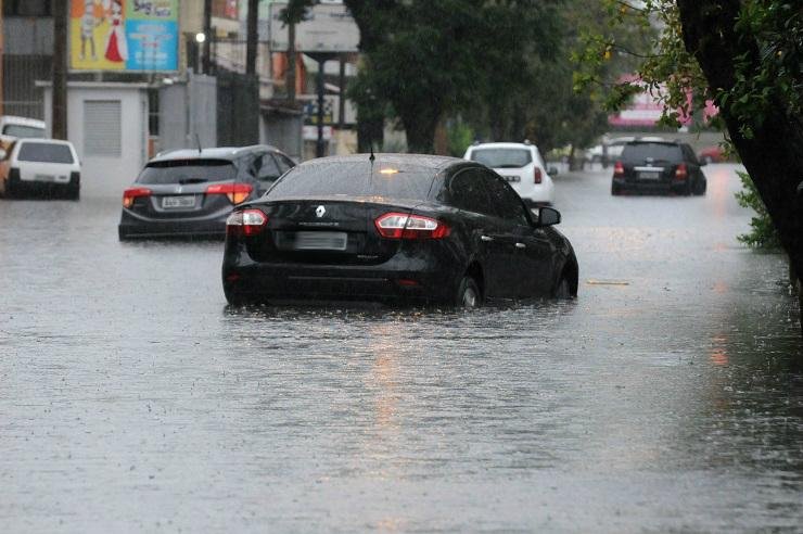 Em 10 horas, temporal supera m&eacute;dia hist&oacute;rica mensal de outubro