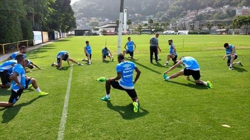 Gr&ecirc;mio treinou no CT do Santos nesta segunda-feira