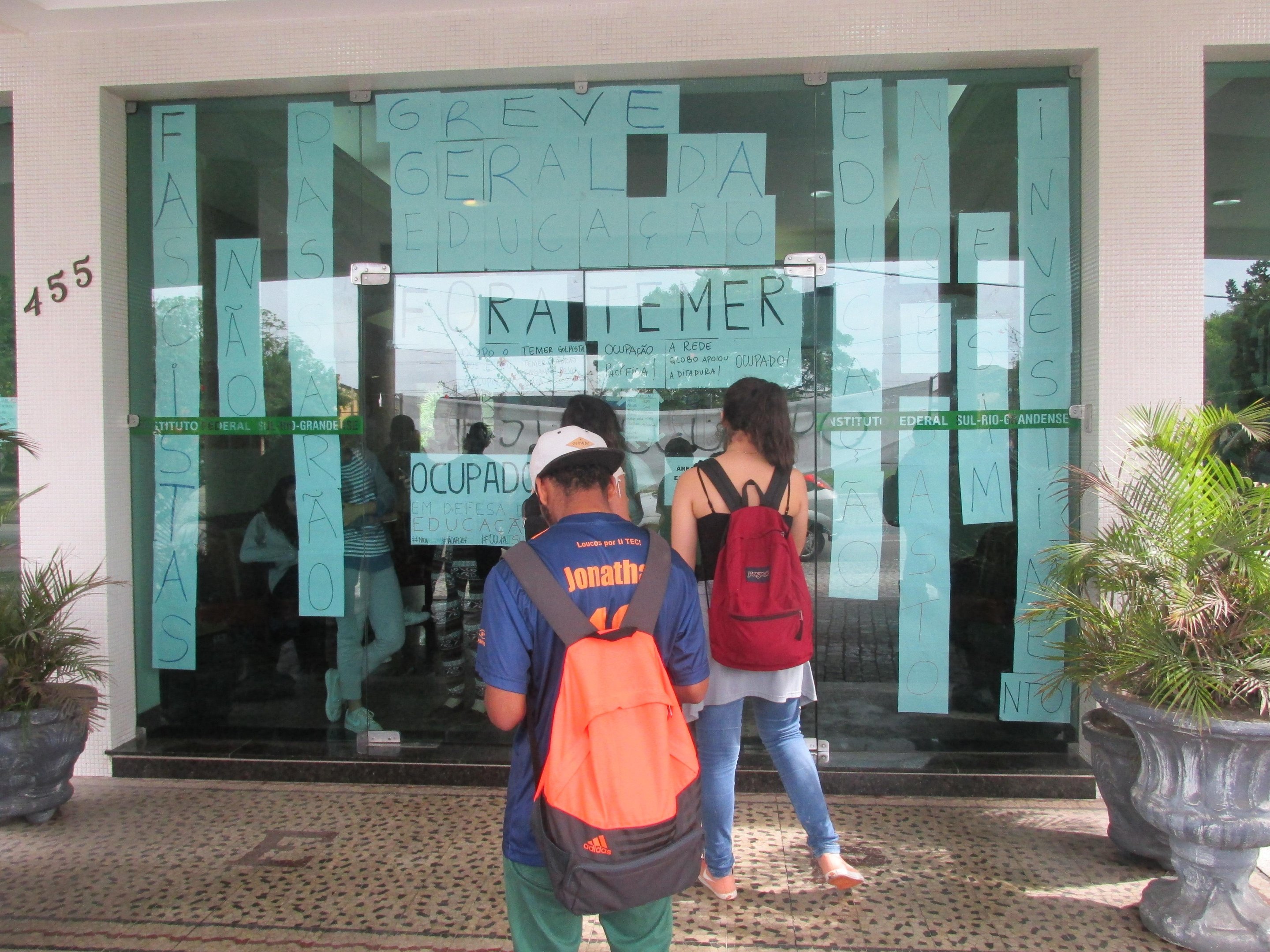 Estudantes do Ifsul ocupam pr&eacute;dio contra a PEC do teto dos gastos