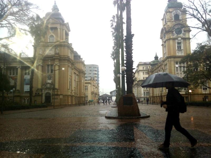Porto Alegre ter&aacute; muita chuva nesta ter&ccedil;a
