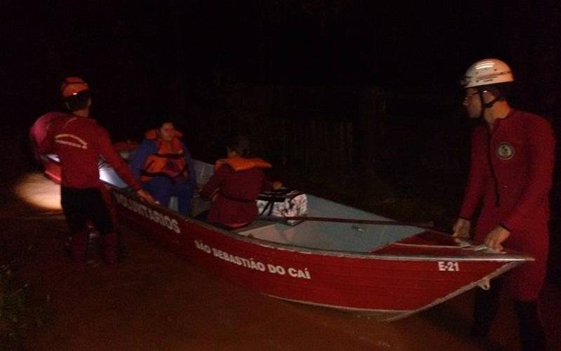 Rio Ca&iacute; est&aacute; 14 metros acima do normal na Regi&atilde;o Metropolitana