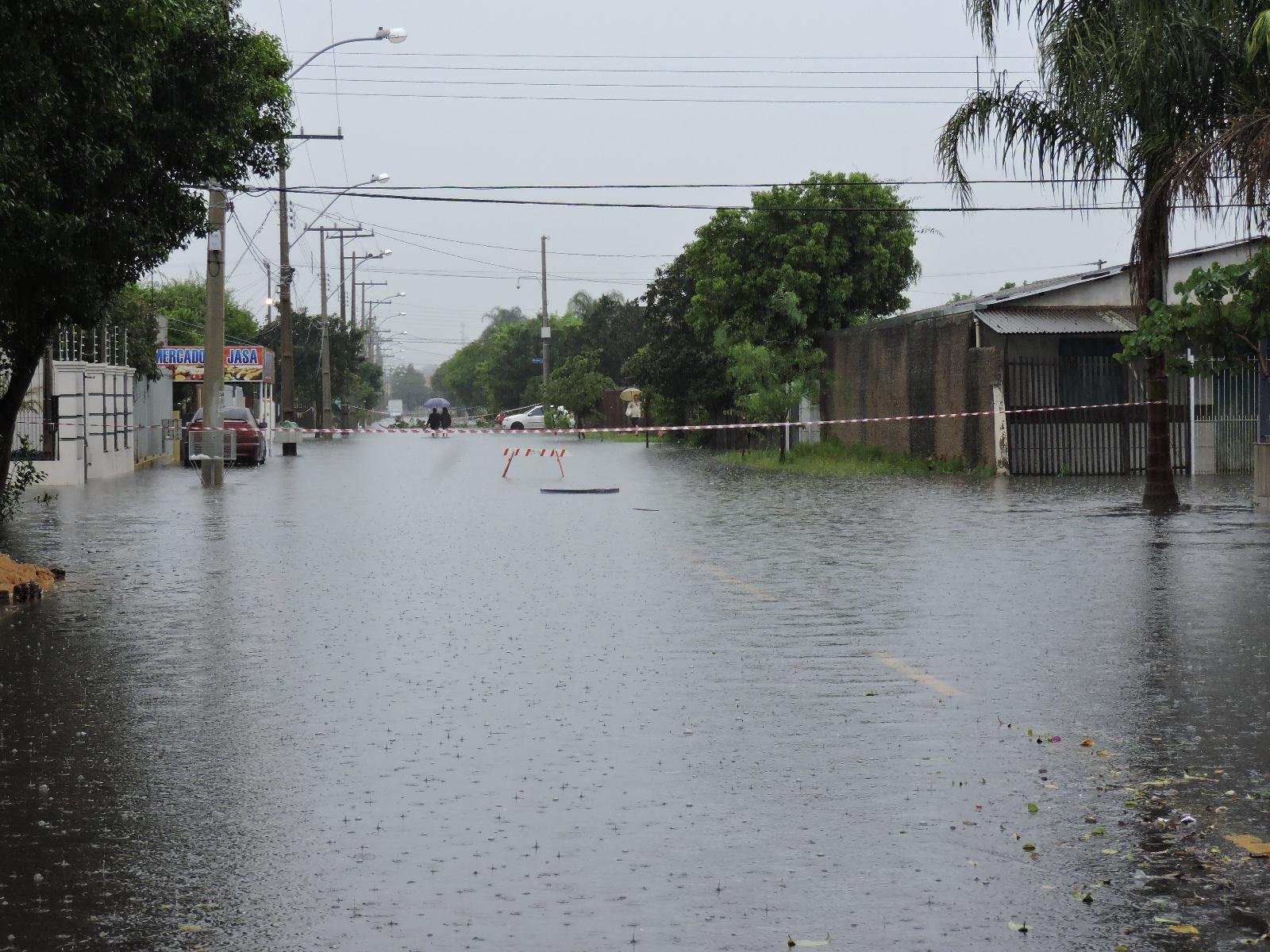 Bairros de Canoas sofreram alagamentos devido &agrave; chuva dessa segunda