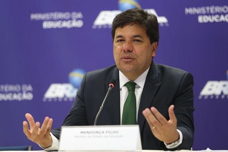 Ministro Mendon&ccedil;a Filho anunciou vai cancelar Enem nas escolas ocupadas, caso n&atilde;o sejam desocupadas at&eacute; o dia 31