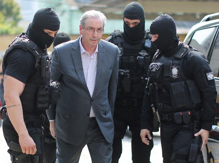Ex-presidente da C&acirc;mara chegou escoltado por policiais federais