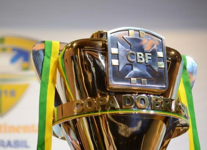 Gr&ecirc;mio decide em casa e Inter fora na Copa do Brasil