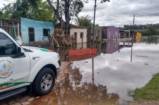 Algumas pessoas conseguiram retornar, mas n&uacute;mero de desalojadas subiu de 441 para 474