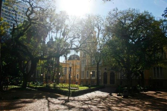  Rio Grande do Sul ter&aacute; predom&iacute;nio de sol e per&iacute;odos de c&eacute;u claro nesta sexta