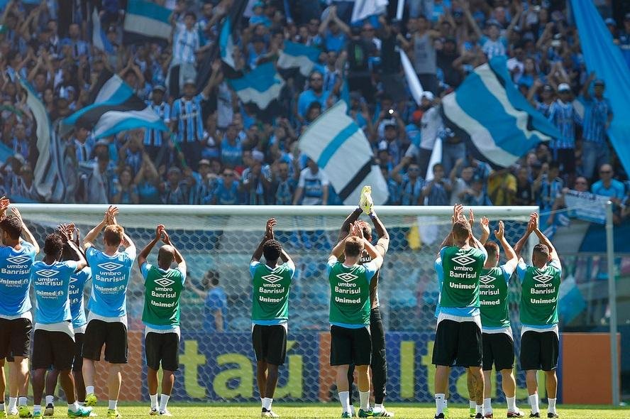 Treino do Gr&ecirc;mio tem alenta&ccedil;o e retorno de Grohe	