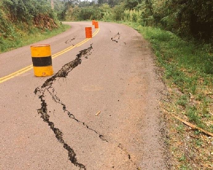 VRS 826 segue totalmente bloqueada no km 9,2, entre Farroupilha e Alto Feliz 