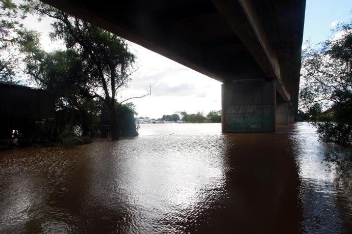 N&iacute;vel do Gua&iacute;ba reduz para 2,61 metros em Porto Alegre 