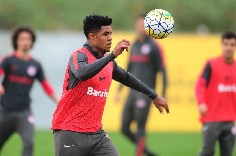 "Estamos focados para fazer jogo de excel&ecirc;ncia", diz Anselmo sobre Gre-Nal 