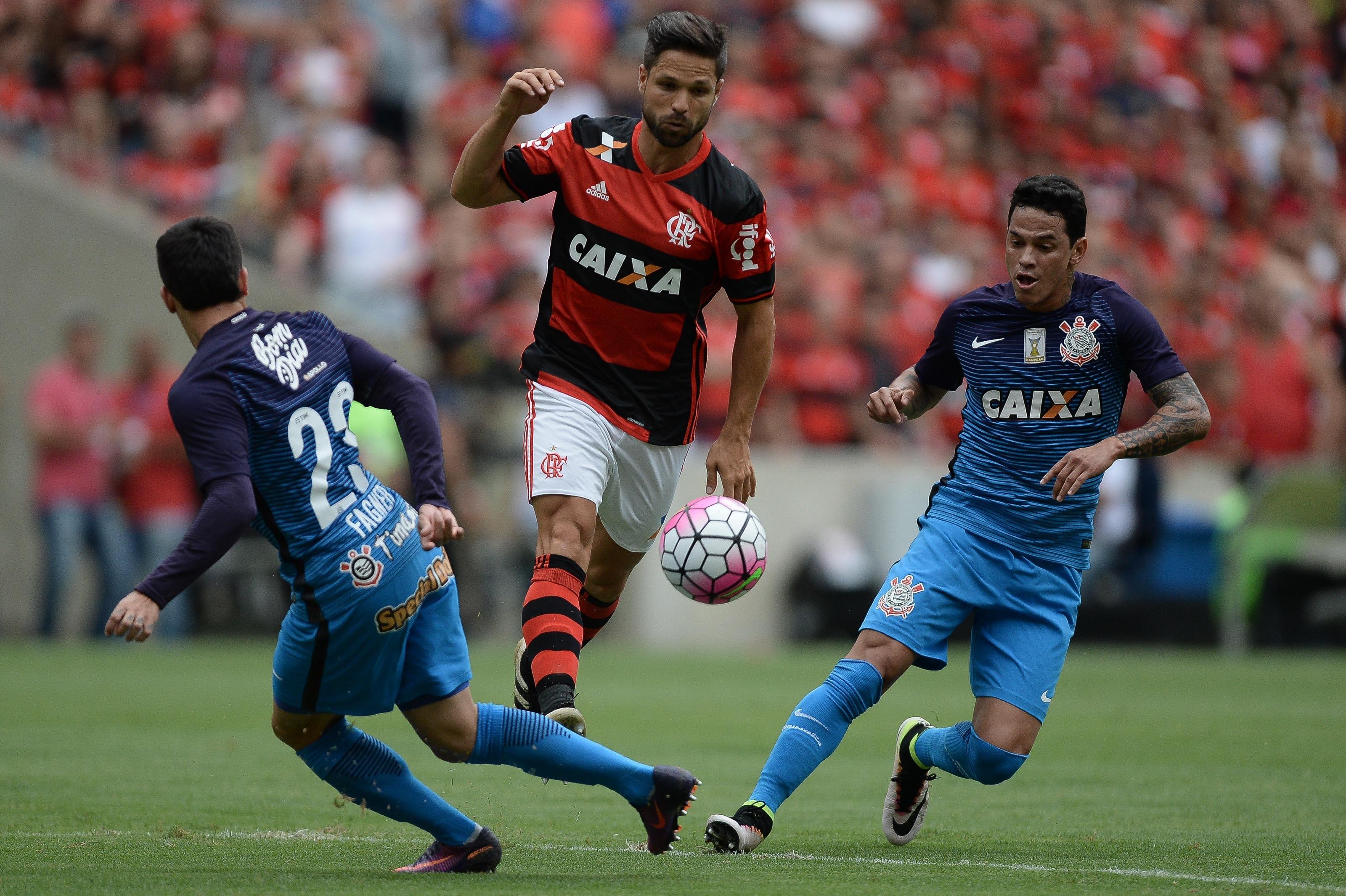Na reabertura do Maracan&atilde;, Flamengo e Corinthians empataram em 2 a 2