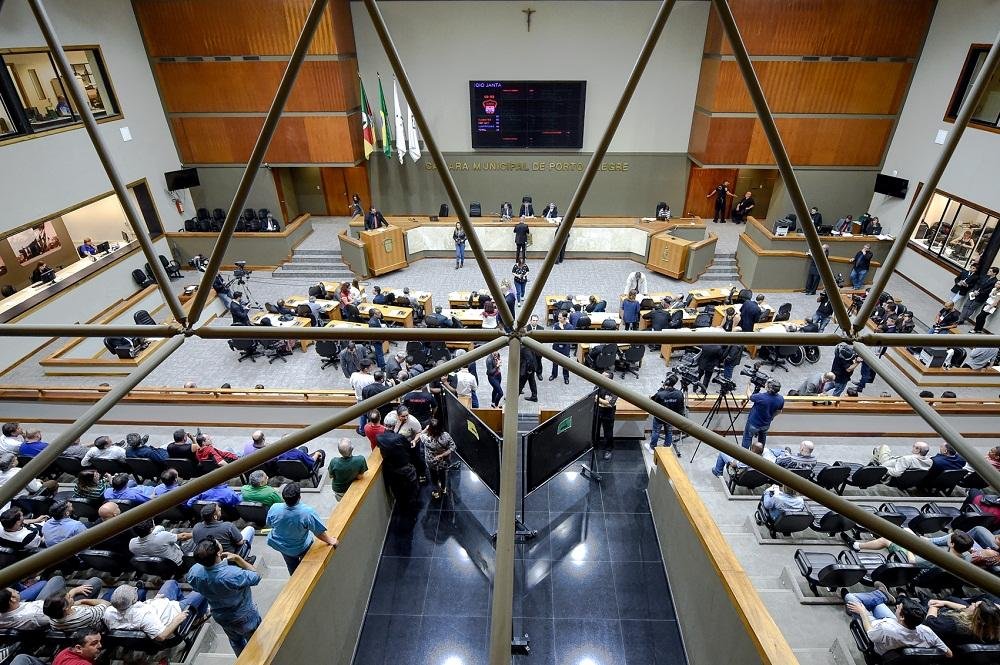 C&acirc;mara aprova lei que regulamenta transporte por aplicativos em Porto Alegre