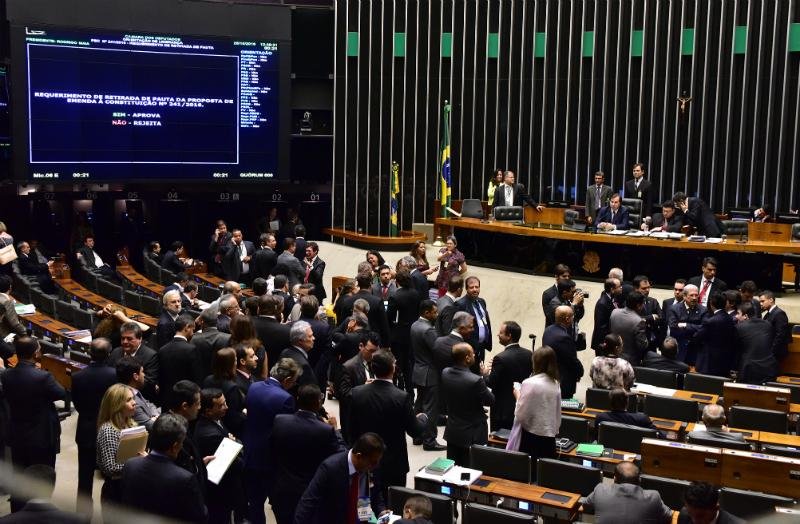 Maia abre sess&atilde;o que vai discutir a PEC 241