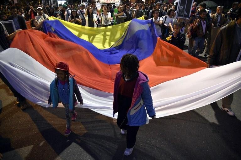 Ap&oacute;s acordo de paz, Col&ocirc;mbia tenta equilibrar as finan&ccedil;as