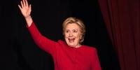 Hillary Clinton celebra aniversário em show de Adele