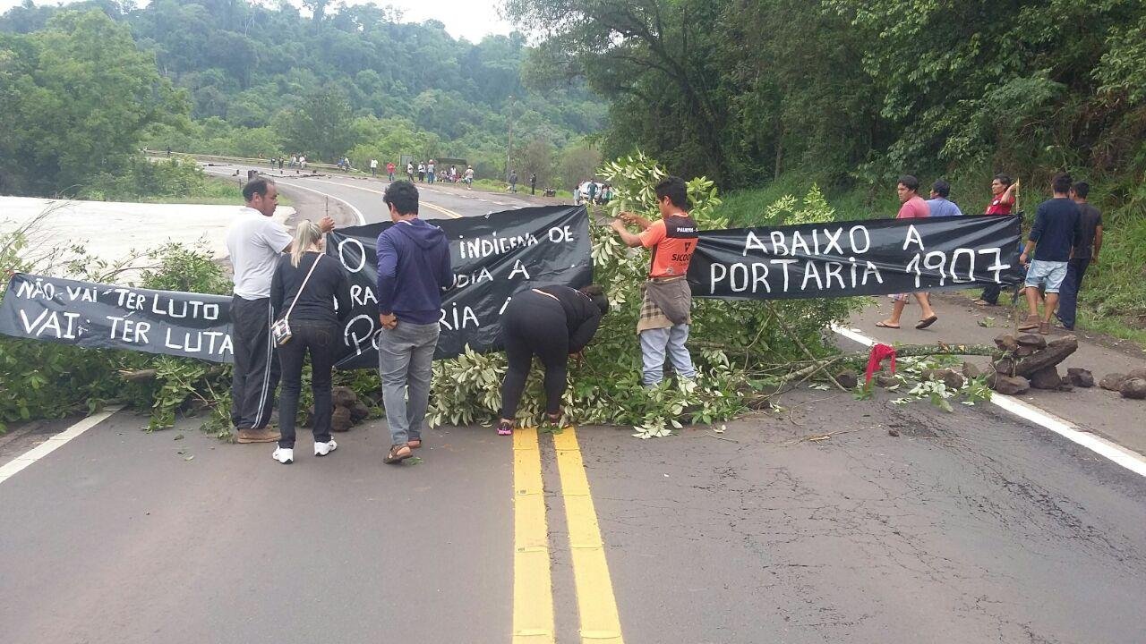 Protesto de ind&iacute;genas bloqueia duas rodovias no Rio Grande do Sul