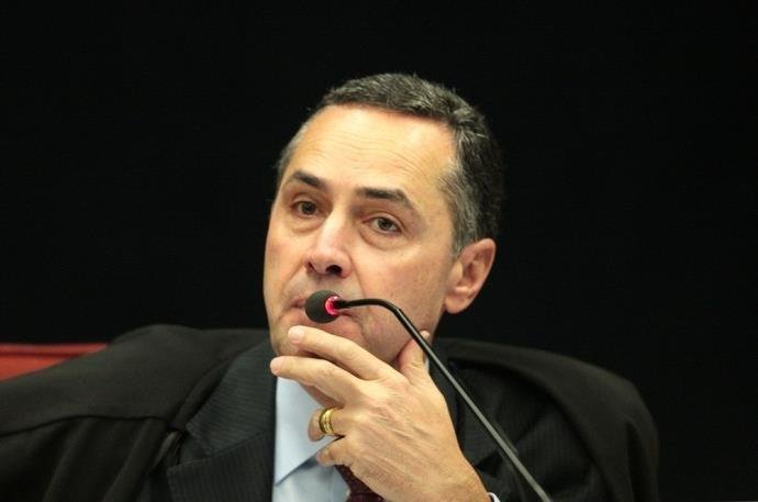 Ministro Lu&iacute;s Roberto Barroso &eacute; o relator das principais a&ccedil;&otilde;es sobre o assunto