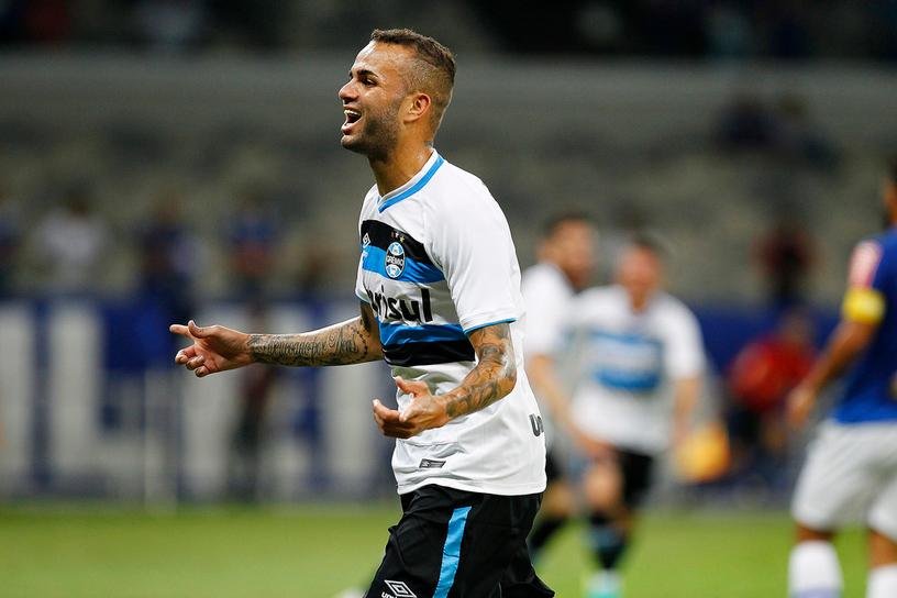 Romildo elogia atua&ccedil;&atilde;o, mas pede controle da euforia no Gr&ecirc;mio