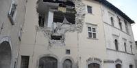 Prédio destruido pelo tremor na região central da Itália