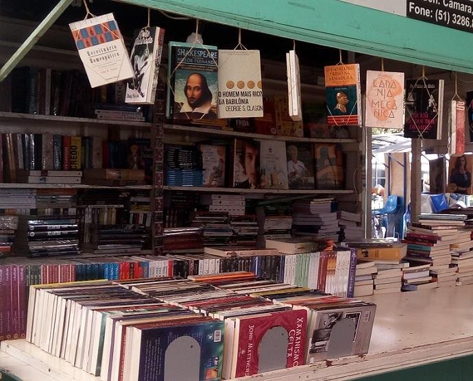Expositores realizavam &uacute;ltimos ajustes nas bancas na tarde desta sexta