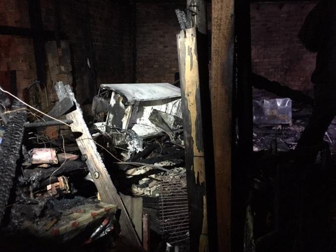 Inc&ecirc;ndio destr&oacute;i casas na zona Leste de Porto Alegre