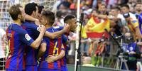 Neymar foi atingido por uma garrafa durante a comemoração dos jogadores do Barça