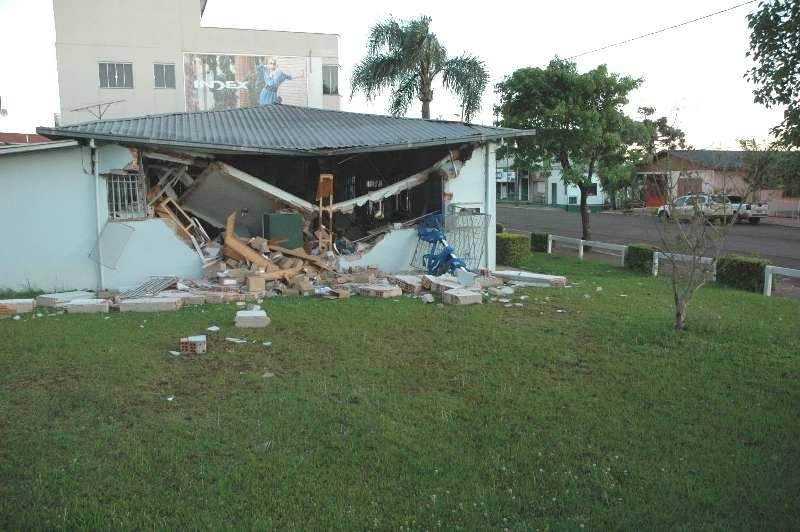 Ag&ecirc;ncia banc&aacute;ria ficou destru&iacute;da em Erval Grande