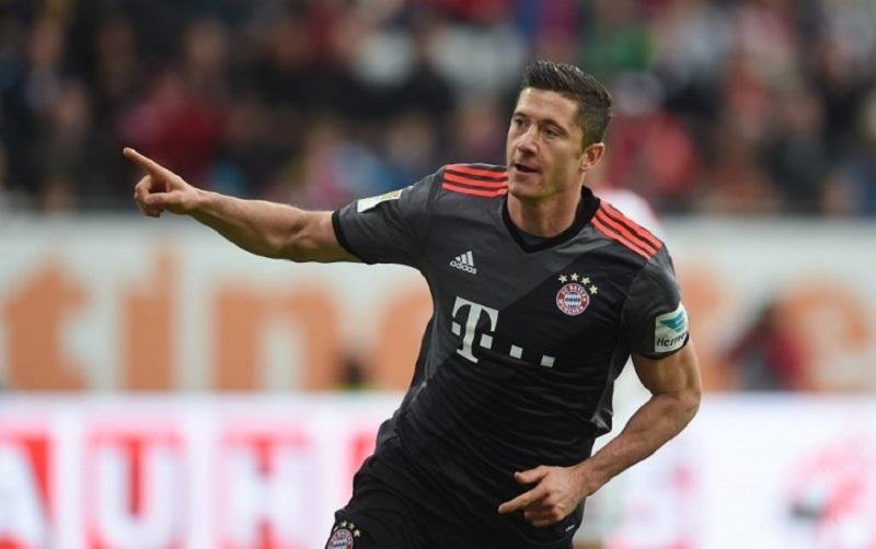 Polon&ecirc;s Robert Lewandowski foi destaque da partida, marcando dois gols